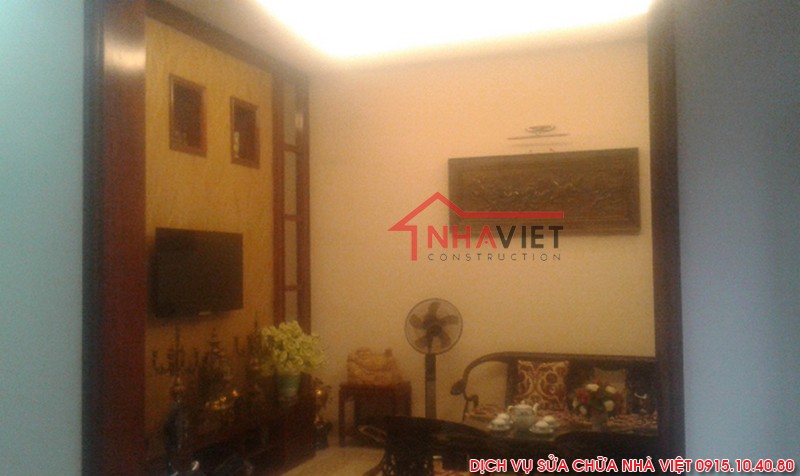  sua-chua-nha-anh-long-ngo-44-ham-tu-quan-quan-hoan-kiem-08Phòng khách toát lên được vẻ sang trọng và ấm áp. - Sửa nhà