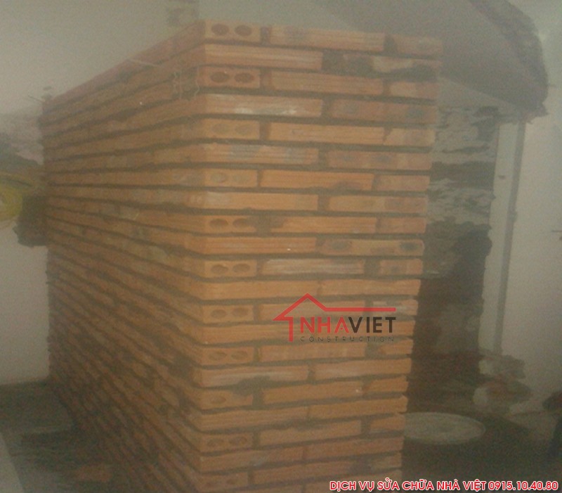  Phòng vệ sinh ban đầu khá chật hẹp, Sửa nhàPhòng vệ sinh ban đầu khá chật hẹp - Sửa nhà cai-tao-phong-ve-sinh-lat-san-nhua-anh-luong-02Xây tường 110 mở rộng phòng vệ sinh - Sửa chữa nhà vệ sinh