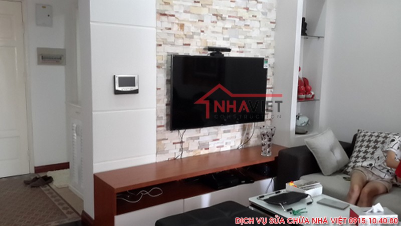 Thiết kế lại không gian phòng ngủ theo tông màu trắng chủ đạo sẽ khiến không gian rộng hơn - sửa nhà