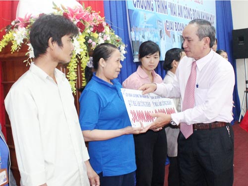 245-can-nha-cho-cong-nhan-ngheo-duoc-xay-dung-sua-chua