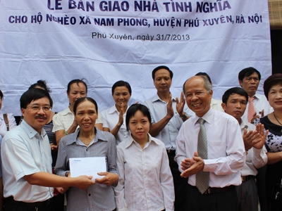 Khánh thành nhà mới cho hai hộ nghèo khanh-thanh-nha-moi-cho-2-ho-ngheo